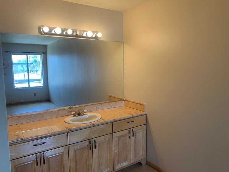 Master Bath Vanity - 1422 Rock Glen Ave