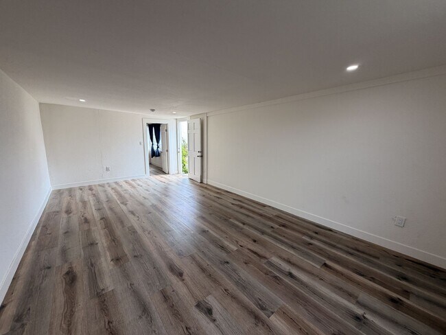 Building Photo - 7307 S Halldale Ave