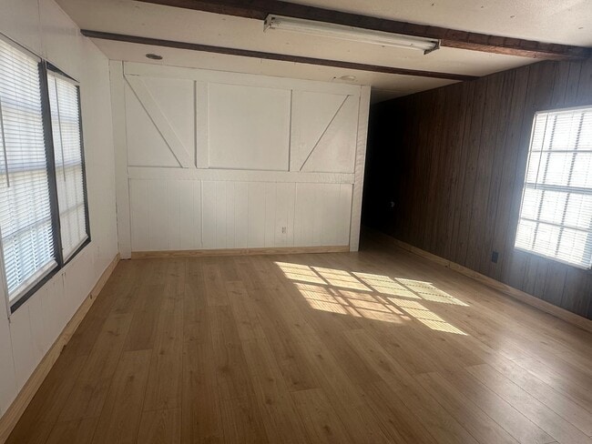 Primary Photo - 450 Harmon Ln