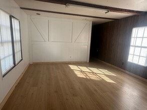 Building Photo - 450 Harmon Ln