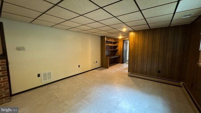 Building Photo - 5157 Bonnie Acres Dr