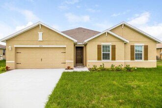 Building Photo - 2520 SW 15th Pl