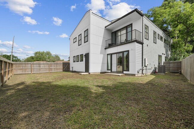Building Photo - 6835 Weston St