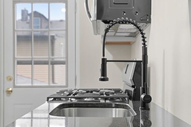 Building Photo - **Private Bloomfield 2BR Retreat – Walk to Liberty Ave, Steps from It All (15224)**