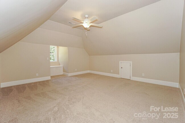 Building Photo - 181 Streamside Pl