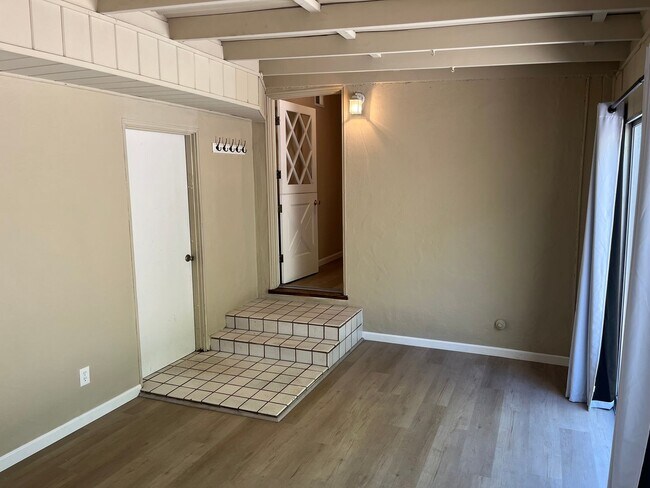 Building Photo - Los Gatos Living Just Minutes from Downtown & New Whole Foods