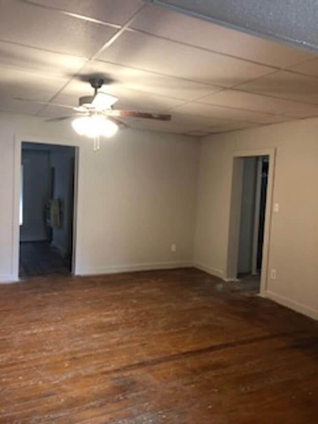 Building Photo - 3 bed 1 bath home