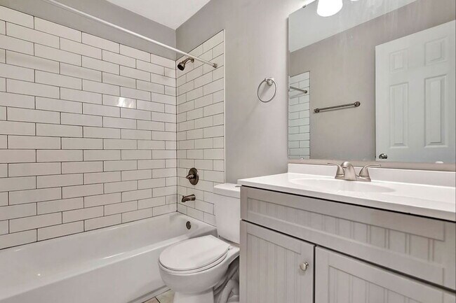 Building Photo - 5617 Happy Hollow Rd