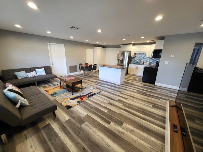 Building Photo - Lime Way