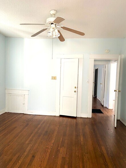 Building Photo - 508 10th Ct S