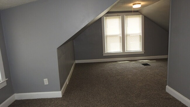 Building Photo - 3bed 2 bath in Indepedence