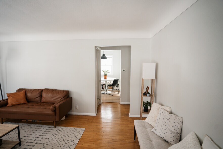 Living Room into hallway and kitchen - 2122 Highland Pl