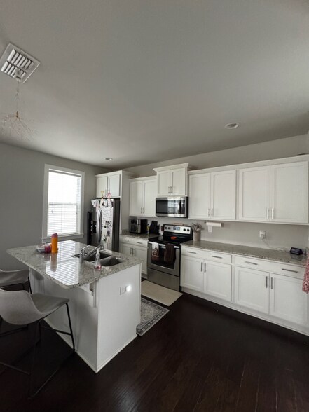 Building Photo - 792 Cottage Park Dr