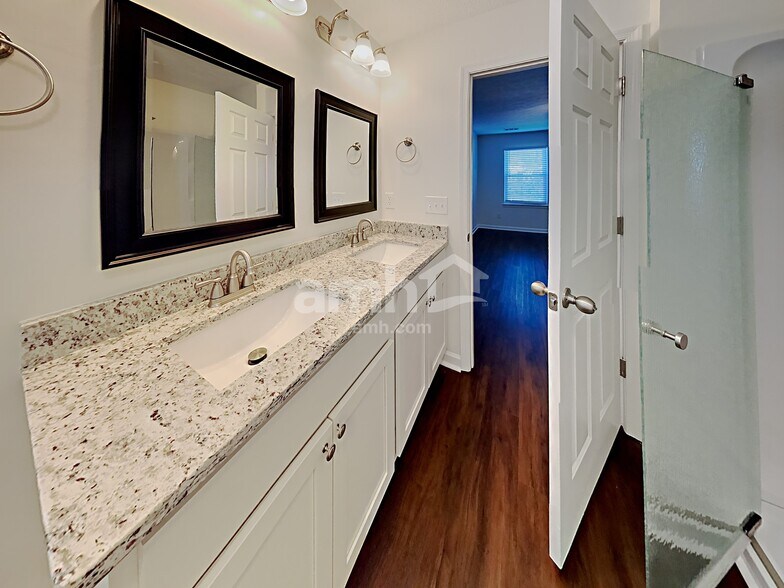 Building Photo - 1668 Comanche Run