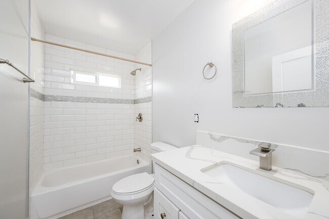 Building Photo - 3139 Nimitz Blvd, San Diego, CA 92106