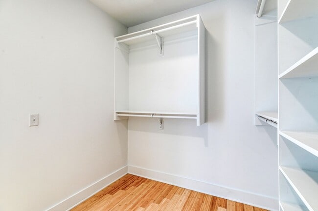 Building Photo - Northern Liberties Townhome with Parking!