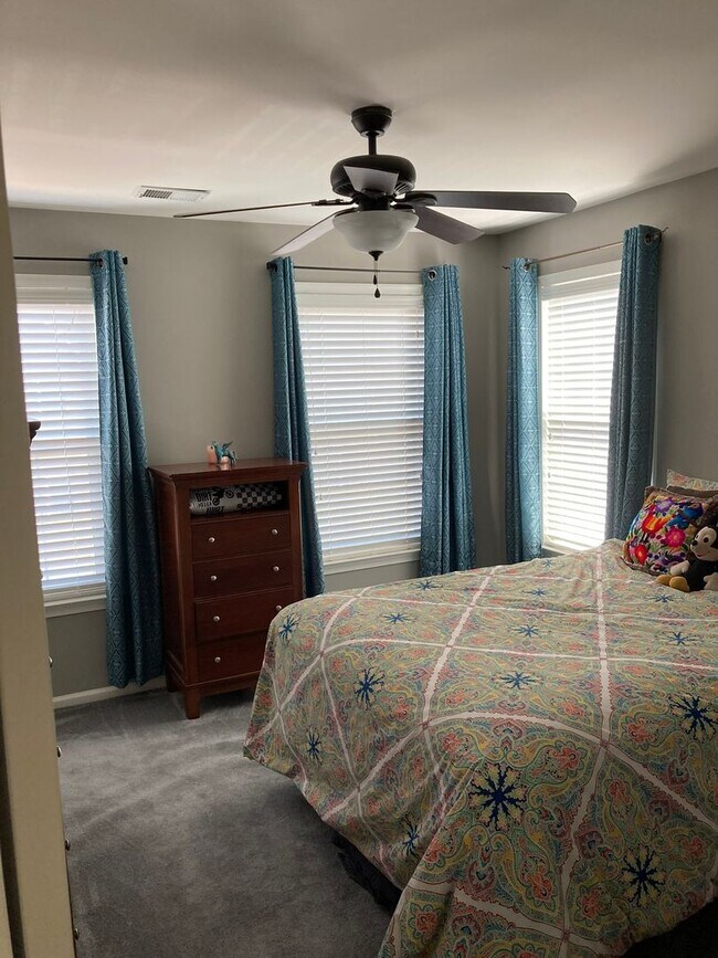 Building Photo - Heart's Desire End Unit Townhome 2700+ SqFt - Lowes Island