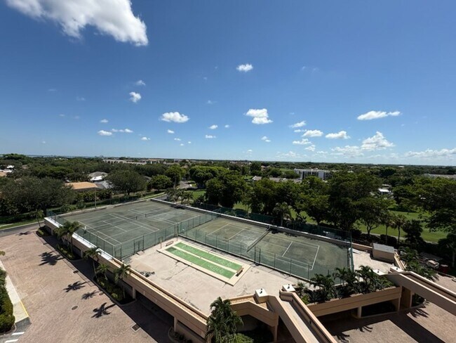 Building Photo - 5260 S Landings Dr