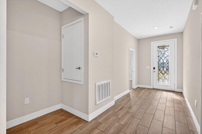 Building Photo - 4617 SW Keats St