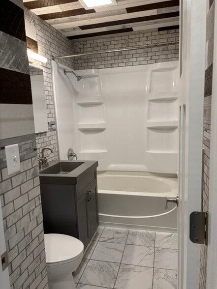 Bathroom - 863 S Silver Lake St
