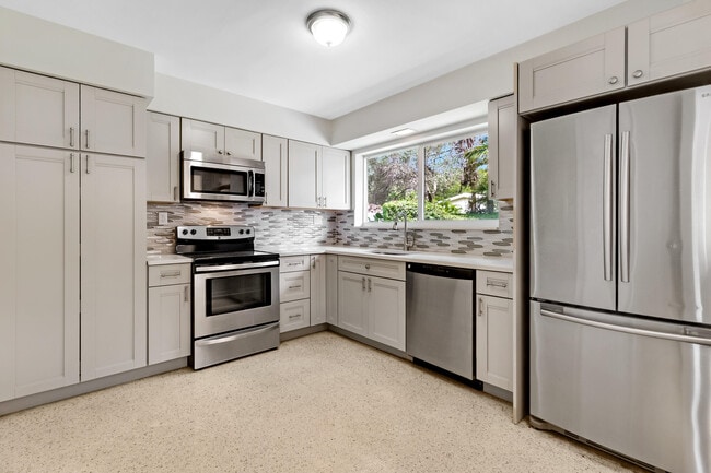 Building Photo - 1911 NE 27th St