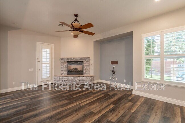 Building Photo - 716 E Runaway Bay Pl