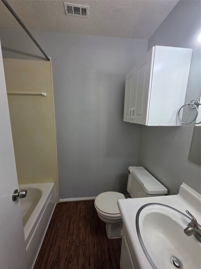 Building Photo - 508 Avondale Ln