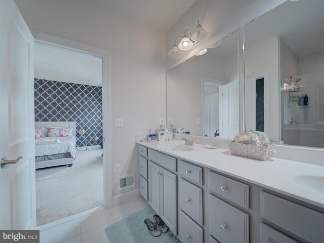 Building Photo - 8832 Englewood Farms Dr
