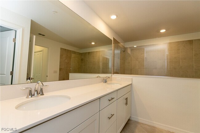 Building Photo - 16524 Kingwood Ln