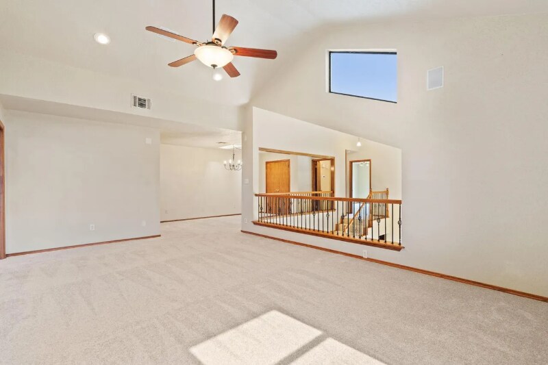Building Photo - 1210 Sunray
