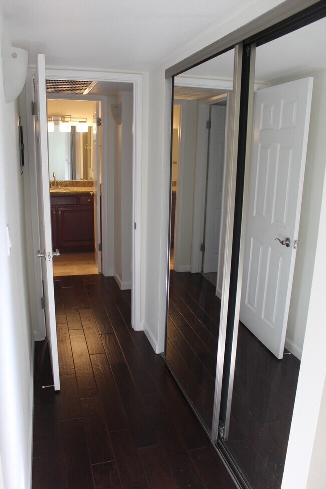 Building Photo - 5877 N Granite Reef Rd