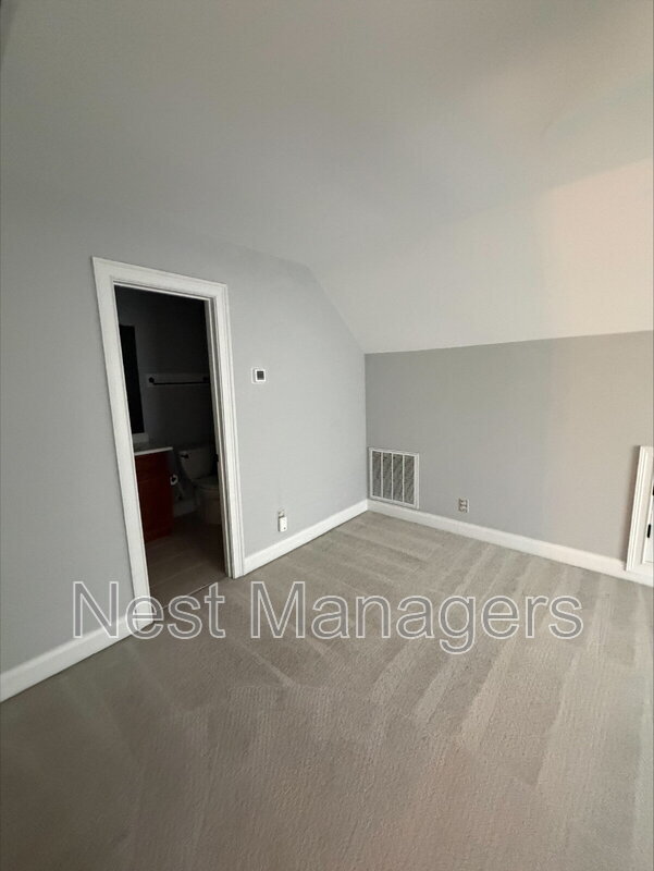 Building Photo - 2409 Thorngrove Ct