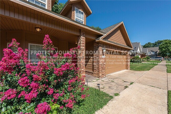 Building Photo - 519 S Pierremont Dr