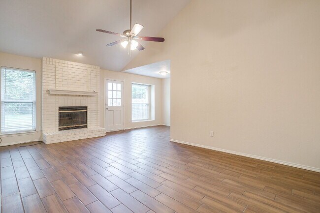 Building Photo - Charming, updating 3 bedroom home in east Fort Worth