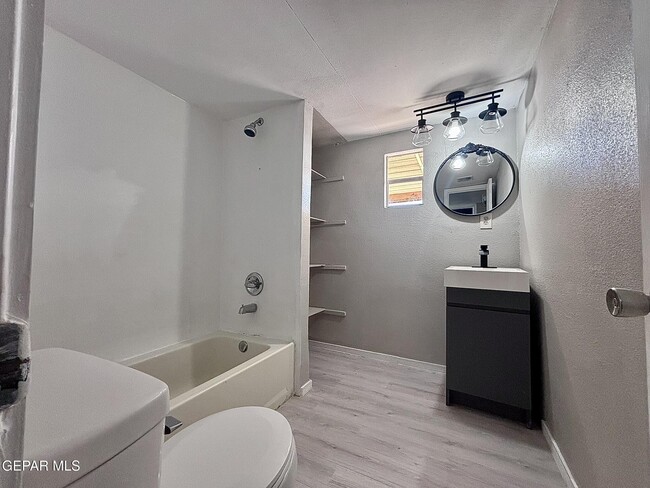 Building Photo - 14741 Bocalusa Ave