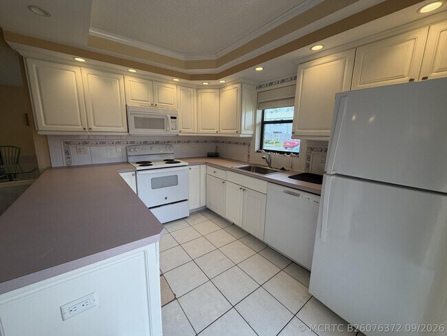Building Photo - 9403 S Ocean Dr