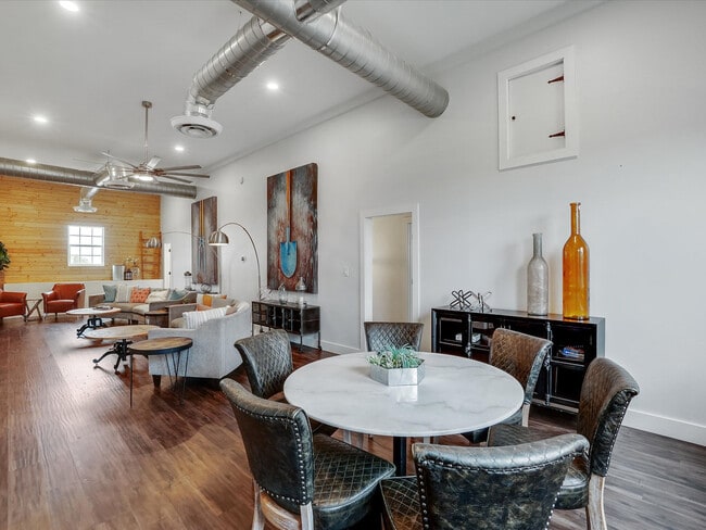 Building Photo - 1400 Shadow Brook Trail