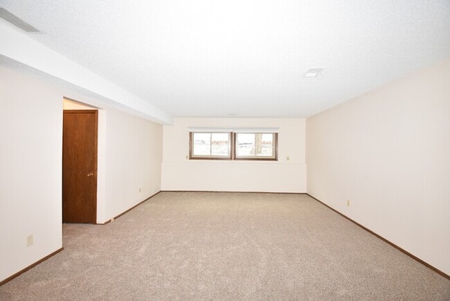 Building Photo - Available November 1st - updated 3 bed, 2....