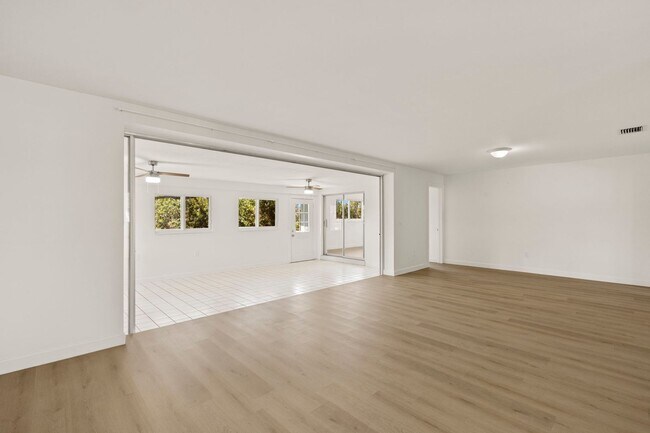 Building Photo - Completely Refurbished 3 Bedroom 2 bath with Florida Room Large backyard