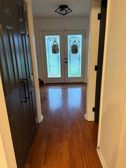 Entry way - 758 Cricket Ln