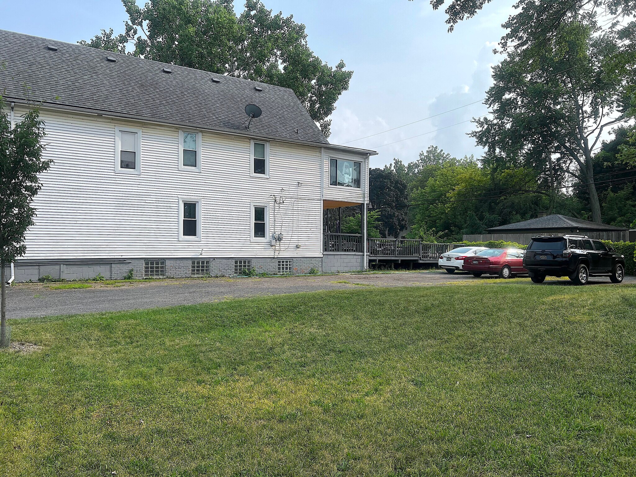 Building Photo - 1421 Fischer St