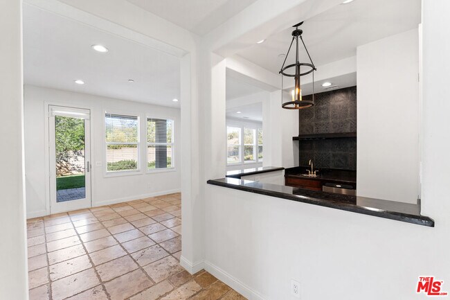 Building Photo - 1952 Hazel Nut Ct