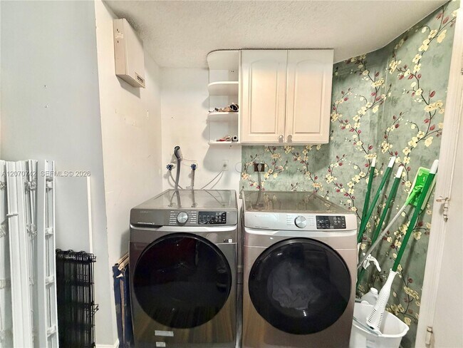 Building Photo - 415 NW 165th Ave