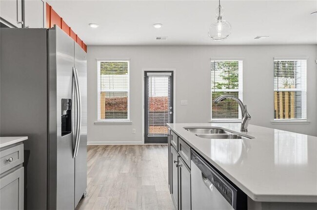 Building Photo - 204 Flier Dr