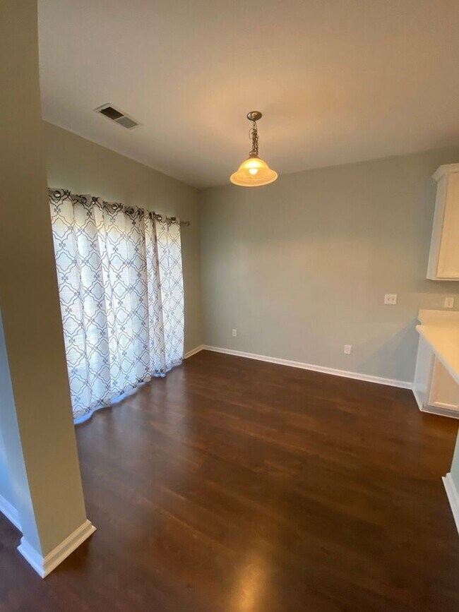 Building Photo - LEGEND OAKS DORCHESTER DISTRICT TWO SCHOOLS