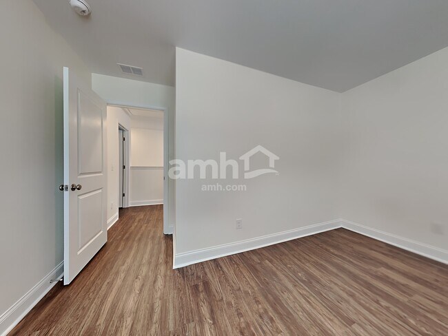 Building Photo - 1823 Produce Ln