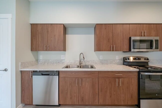 Building Photo - 13001 S Crompton Lane