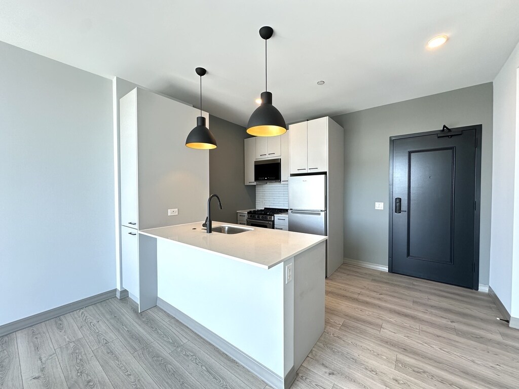 Building Photo - 2155 N Elston Ave