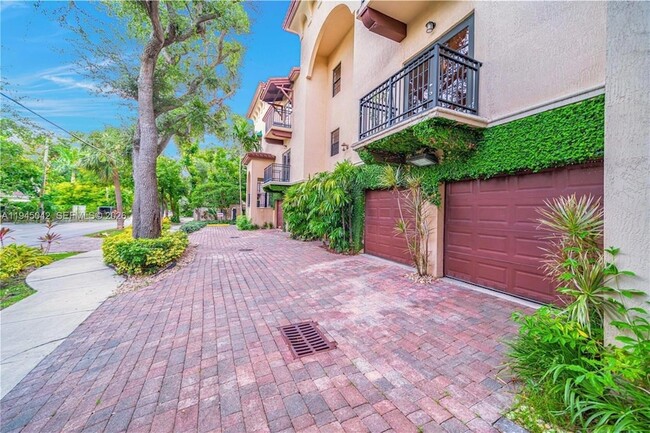 Building Photo - 2829 Coconut Ave