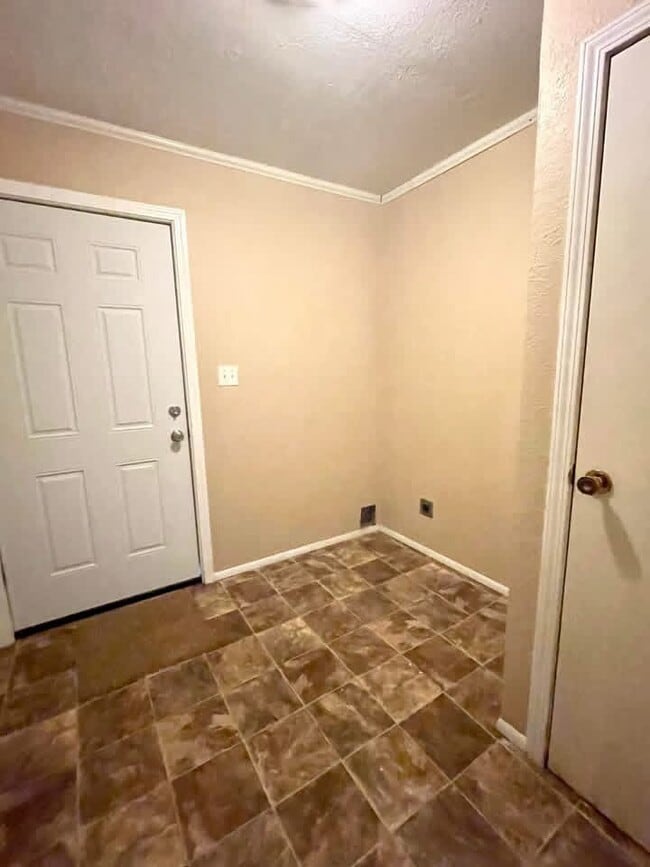 Building Photo - 823 G St NW